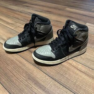 Nike Air Jordan 1 retro shadow toe black and‎ grey size youth 5.5